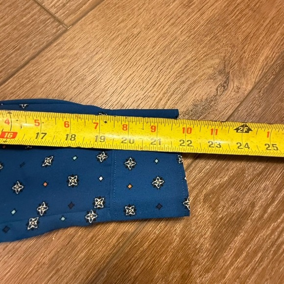 UNTUCKit Women's Natalie Button Front Shirt Blue Geometric Print 0 Classic - Picture 13 of 14